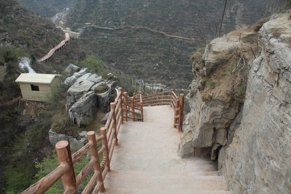 北京房山区十渡乐谷银滩景区仿古栈道